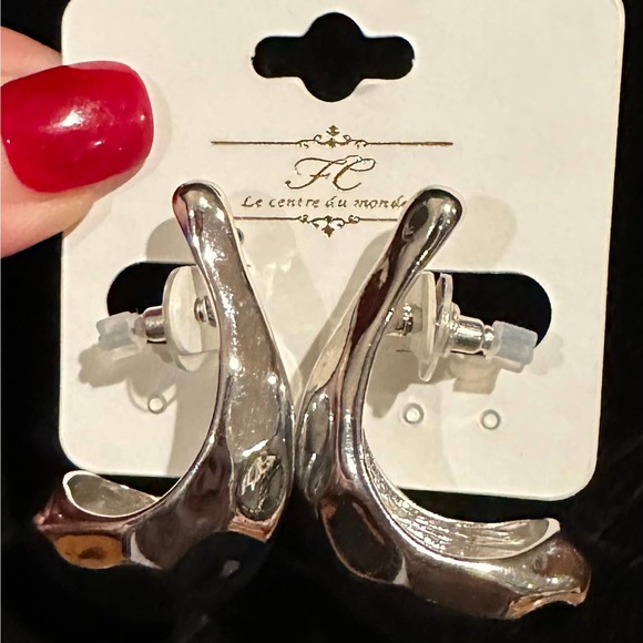 Silver Hammered Scoop Earrings, NWT - Picture 6 of 9